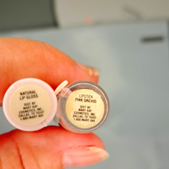 Mary Kay lip color travel lot - Picture 2 of 4